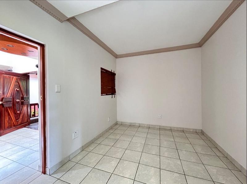 6 Bedroom Property for Sale in Birdwood Estate North West